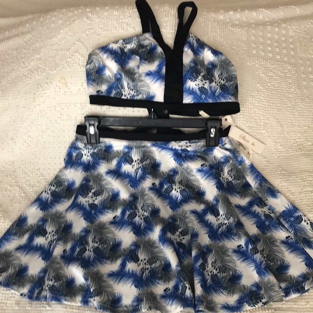 Brand new junior set. Skirt and top.
